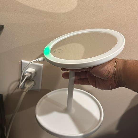 Adjustable LED Mirror Stand - Picture 4 of 8